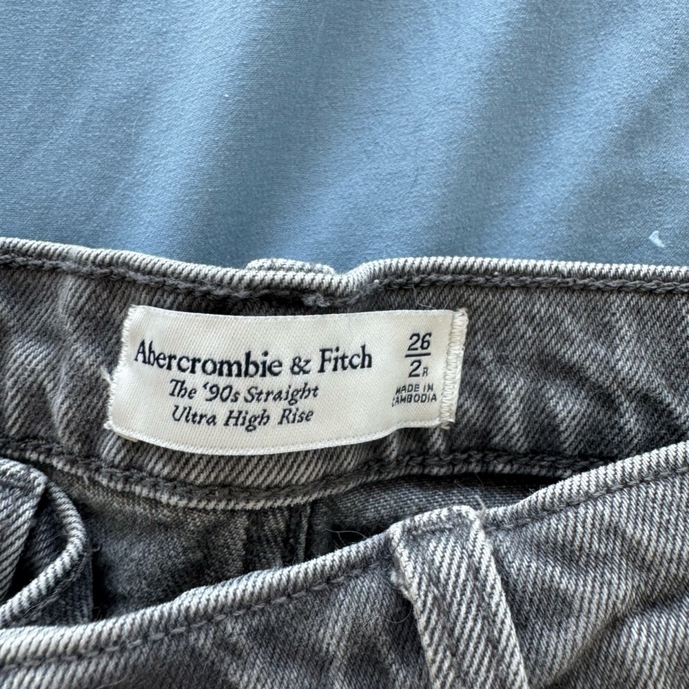 Abercrombie & Fitch Women's Gray Straight Leg Jeans - Picture 2 of 3